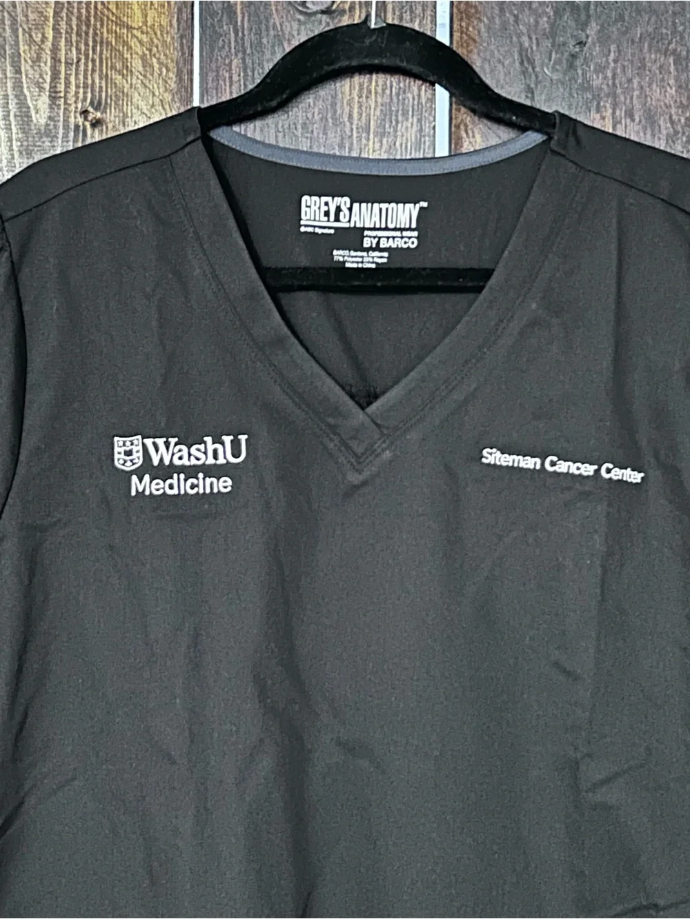 Grey's Anatomy Black V-Neck Scrub Top by WashU & Siteman Cancer Center - Picture 2 of 6